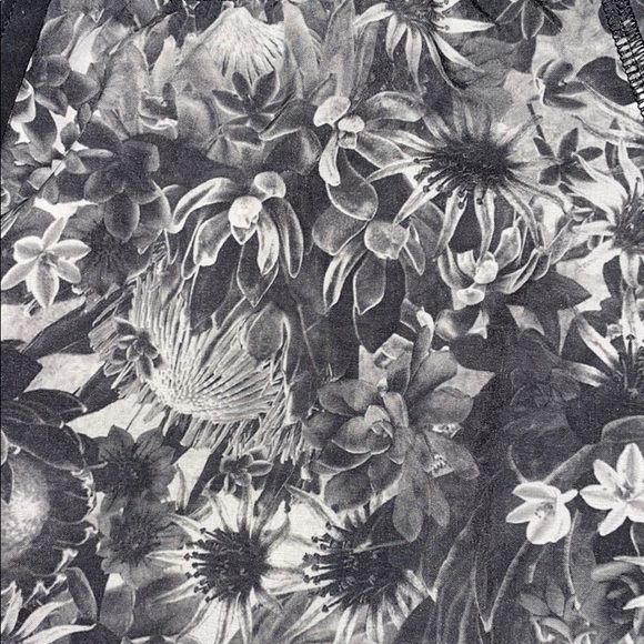 Lululemon Run Times Shorts - Picture 2 of 9